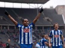Ronny celebra su gol 14. vs Bochum