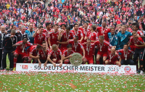 Bayern München 3-0 Augsburg: Paciencia y goles del campeón en el derbi de Baviera