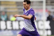 Höfler vistiendo la camiseta "Veilchen"