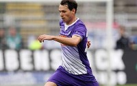 Höfler vistiendo la camiseta "Veilchen"