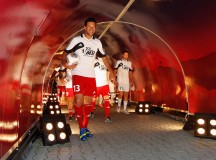 Michael Ballack entrando a su partido de despedida. Fuente: Kicker.