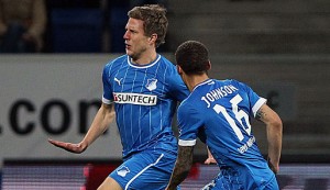 Sven Schipplock (izquierda) celebrando un gol junto a su excompañero Fabian Johnson (derecha). Imagen procedente de: spox.com