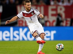 Shkodran Mustafi, central internacional vinculado al Bayern pero que finalmente se queda en Valencia. Imagen procedente de: sport.orf.at