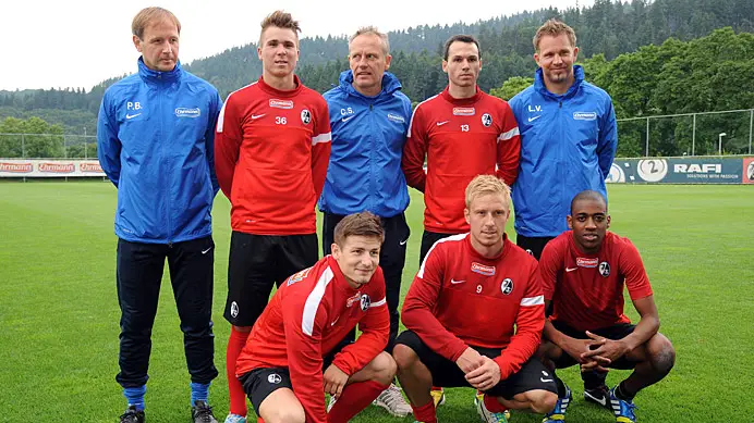 Klaus, Höfler, Pilar, Hanke y Fernandes, los primeros en arribar a la Selva Negra. Fuente: bundesliga.de