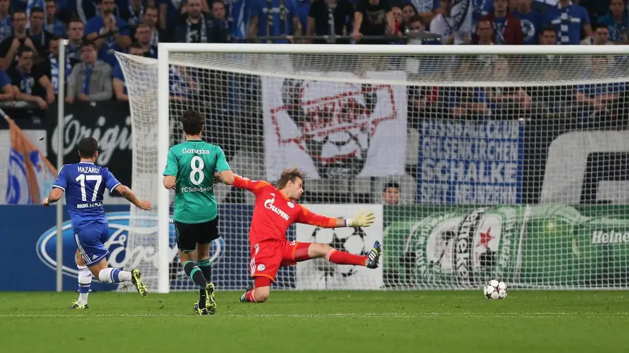 Hazard define lo que a la postre sería el definitivo 0-3 para el Chelsea ante el Schalke 04. Foto: Schalke 04.