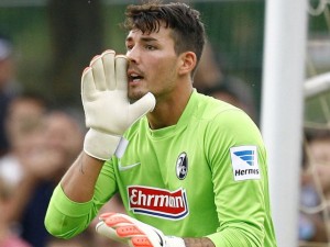 Roman Bürki con la camiseta de su ex equipo, el SC Freiburg. Imagen procedente de: paneecalcio.com