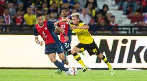 Kevin Kampl en una arrancada frente al Johor Darul. Imagen procedente de: gangzabaaball.com