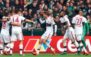 Müller celebrando el único gol del partido de liga que le dio la victoria a los bávaros. Imagen procedente de: 2.bp.blogspot.com