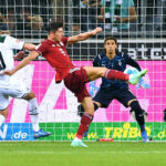 Con goles de Robert Lewandowski y Alassane Pléa, Borussia Mönchengladbach y FC Bayern München no se pudieron sacar diferencias en su debut en la Bundesliga. Foto: Imago.