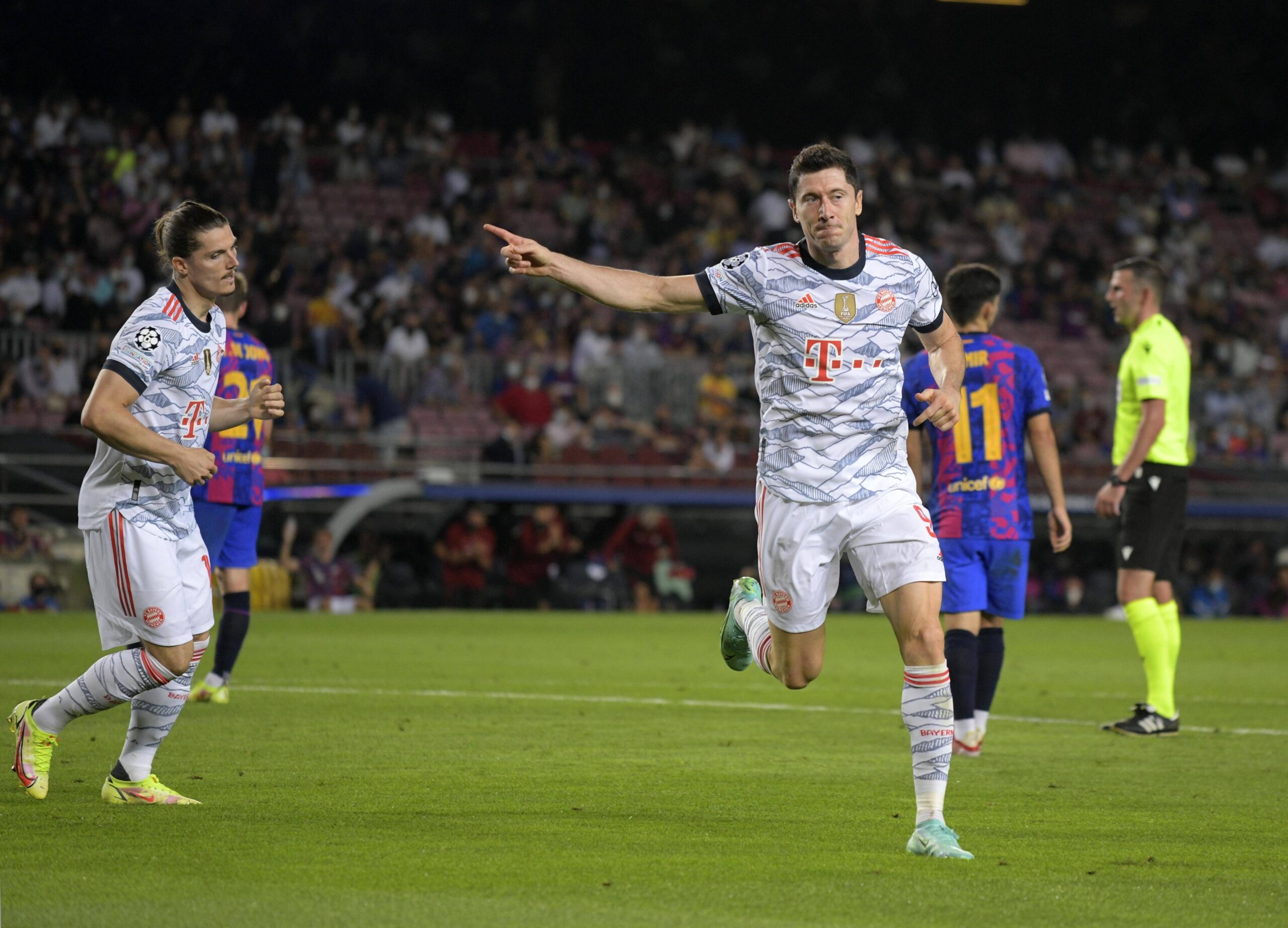 Robert Lewandowski gritó presente en la goleada por 3:0 de FC Bayern München a FC Barcelona. Foto: Imago.