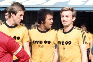 La camiseta de Borussia Dortmund en la que Puma se inspiró para el nuevo diseño. Foto: Imago