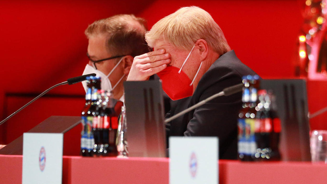 La cara de Kahn lo dice todo. La asamblea de FC Bayern terminó en un escándalo total. Foto: Getty Images.