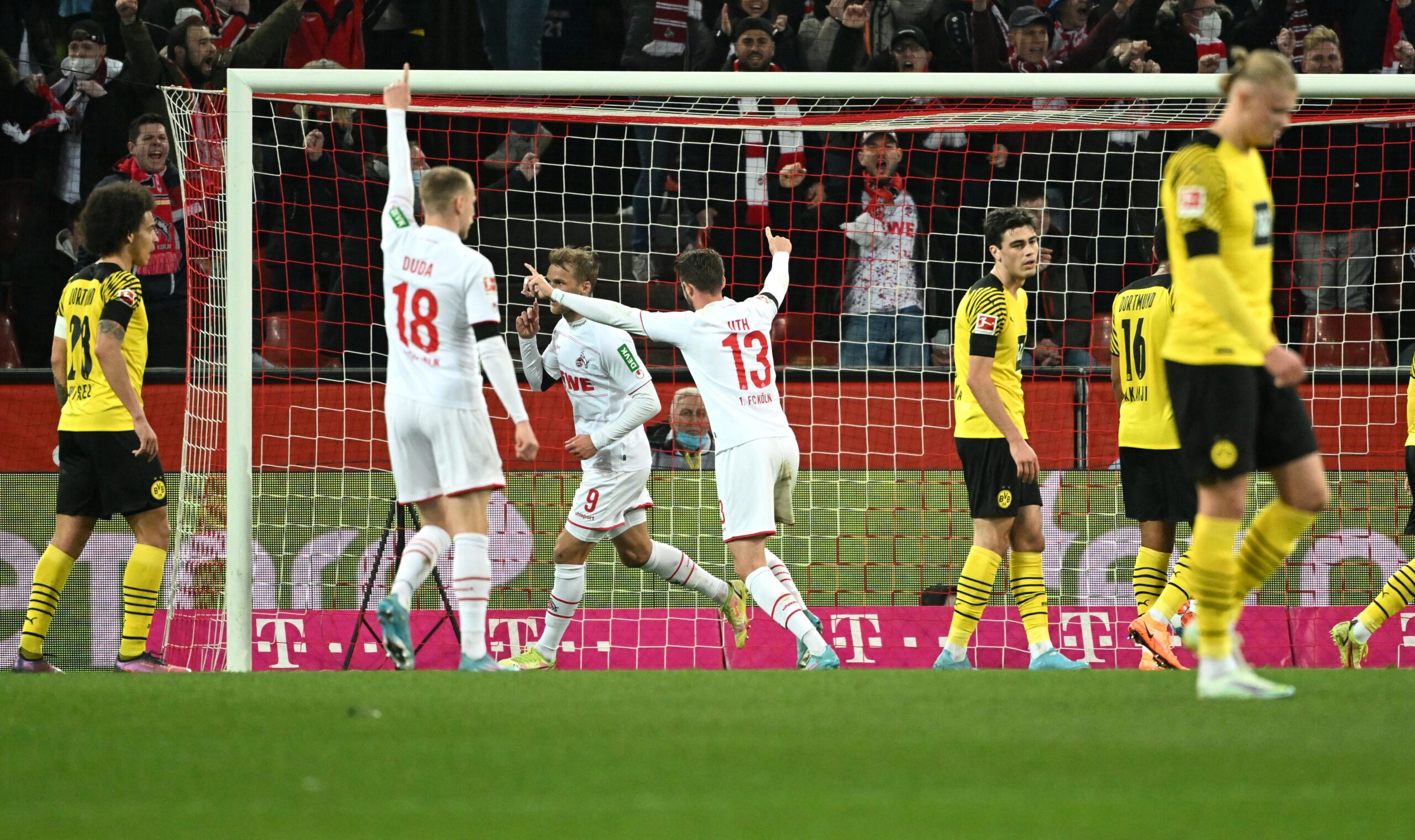 Con otro tropiezo en Colonia, Borussia Dortmund se queda a seis puntos de la cabeza. Foto: Getty Images