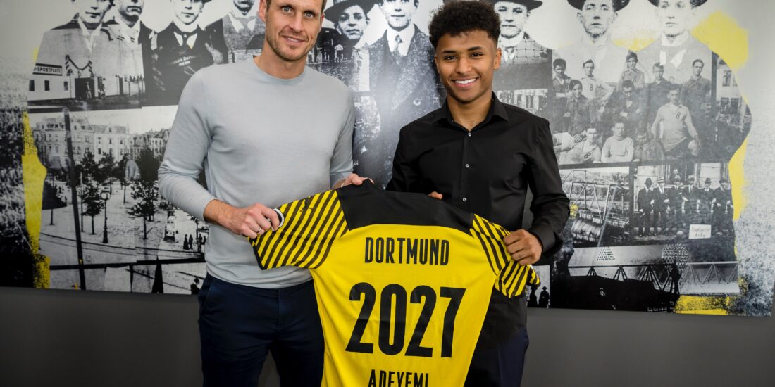 YA ES OFICIAL: Karim Adeyemi llega a Borussia Dortmtund.
