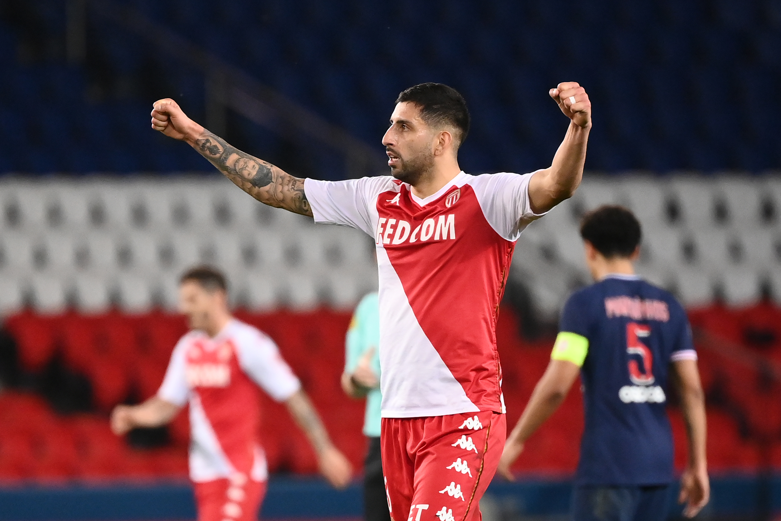 El chileno Guillermo Maripán cerca de FC Bayern München. Foto: Getty Images.