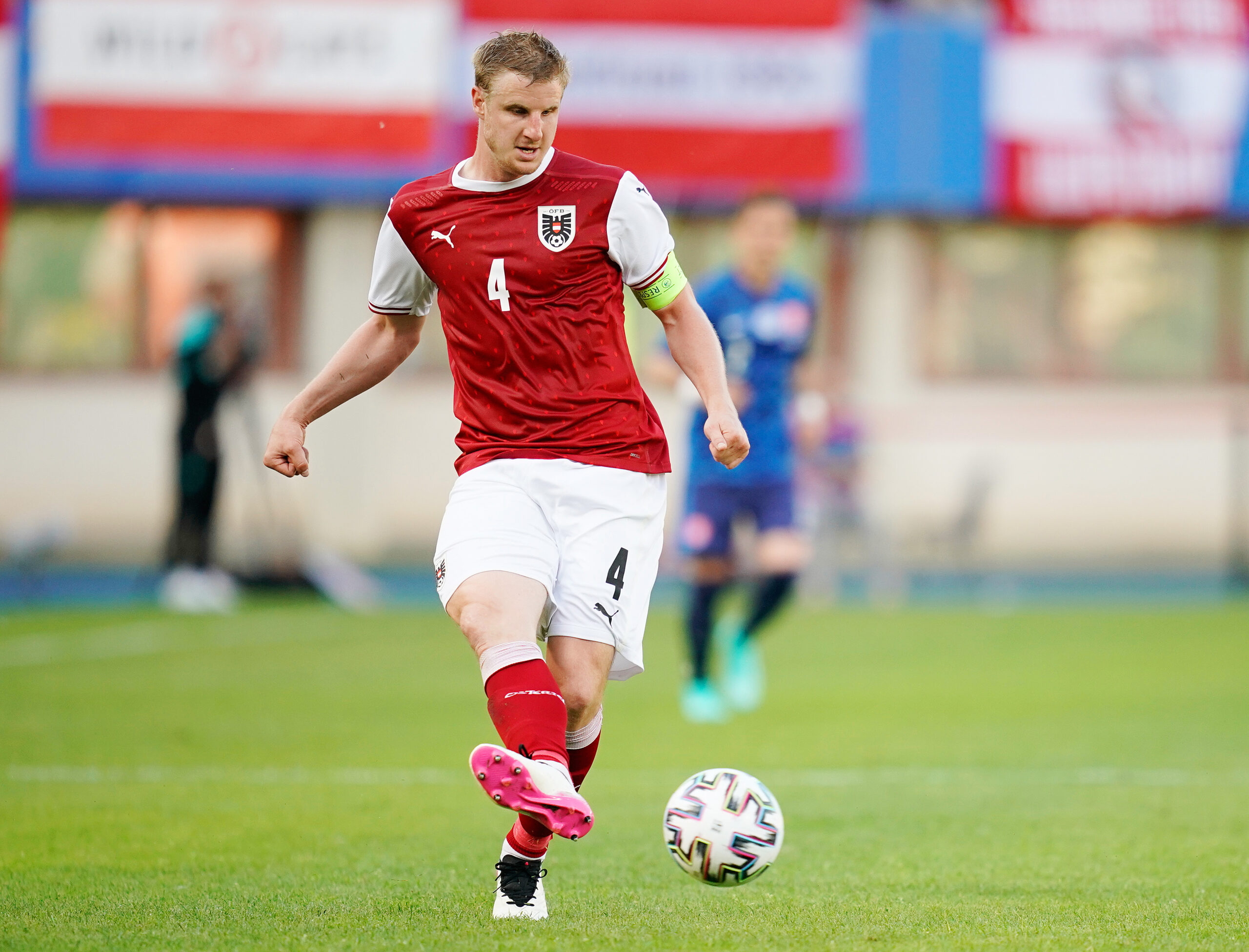 Martin Hinteregger seguirá jugando al fútbol de una forma inusual. Foto: Getty Images