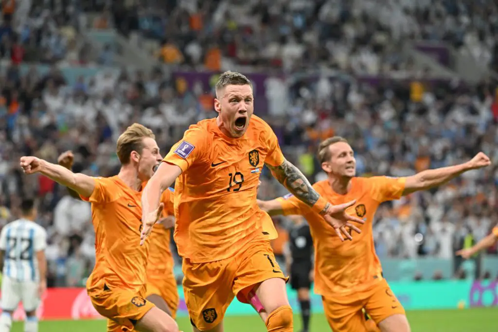Wout Weghorst entró e igualó el encuentro 2:2. Foto: Getty Images.