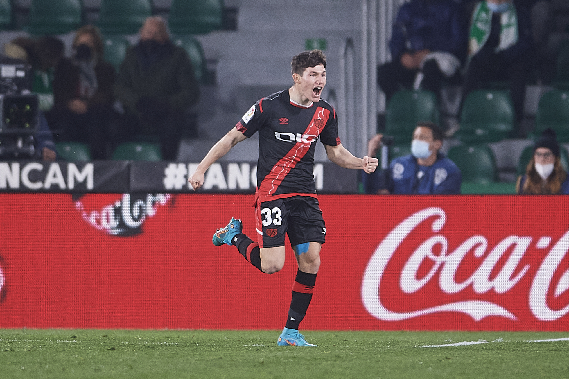 Real Madrid tiene derecho de tanteo sobre Fran García, lateral del Rayo Vallecano y pretendido por el Bayer Leverkusen. Foto: Getty Images