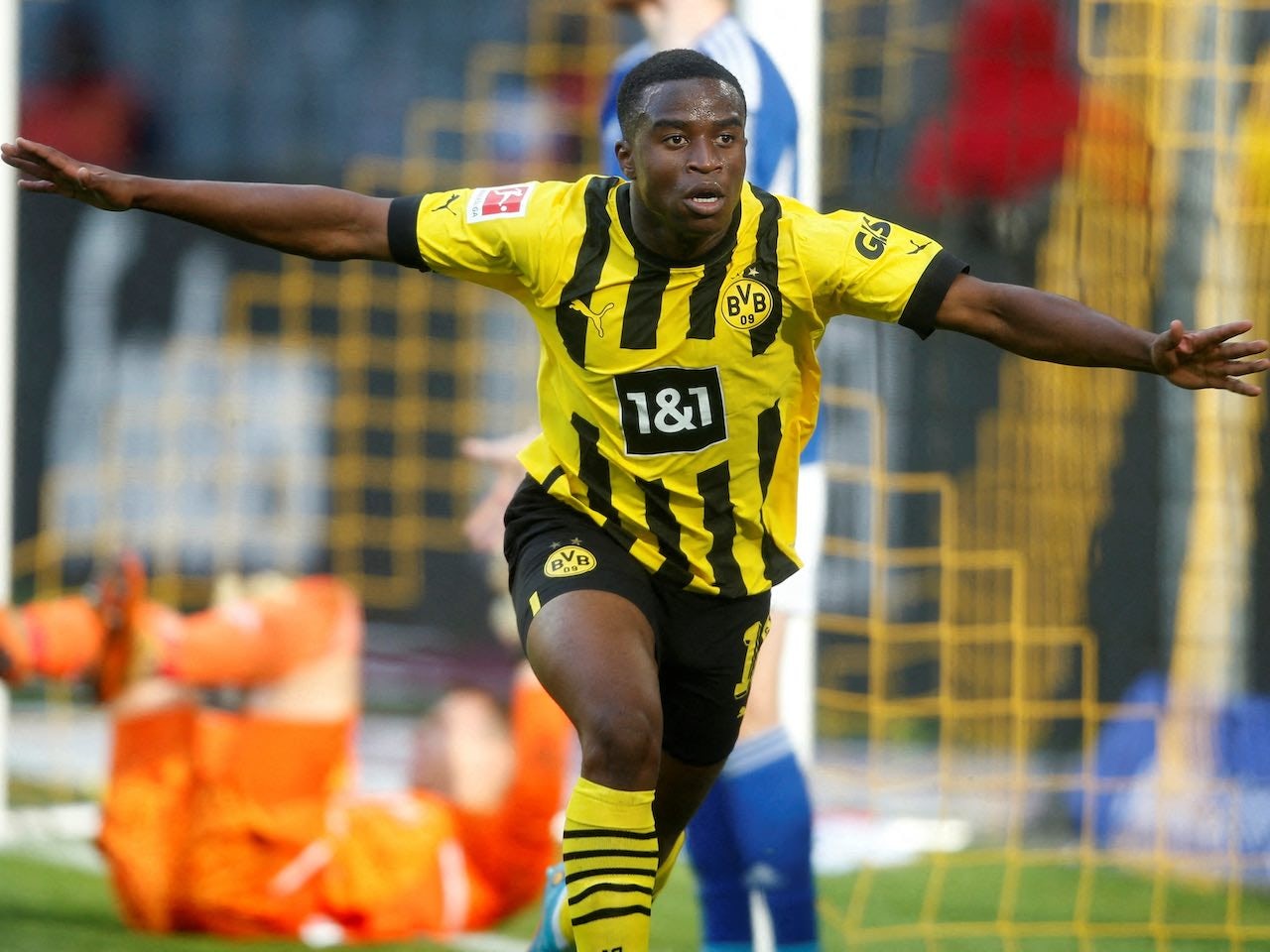 Youssoufa Moukoko Con Un Pie Fuera De Borussia Dortmund