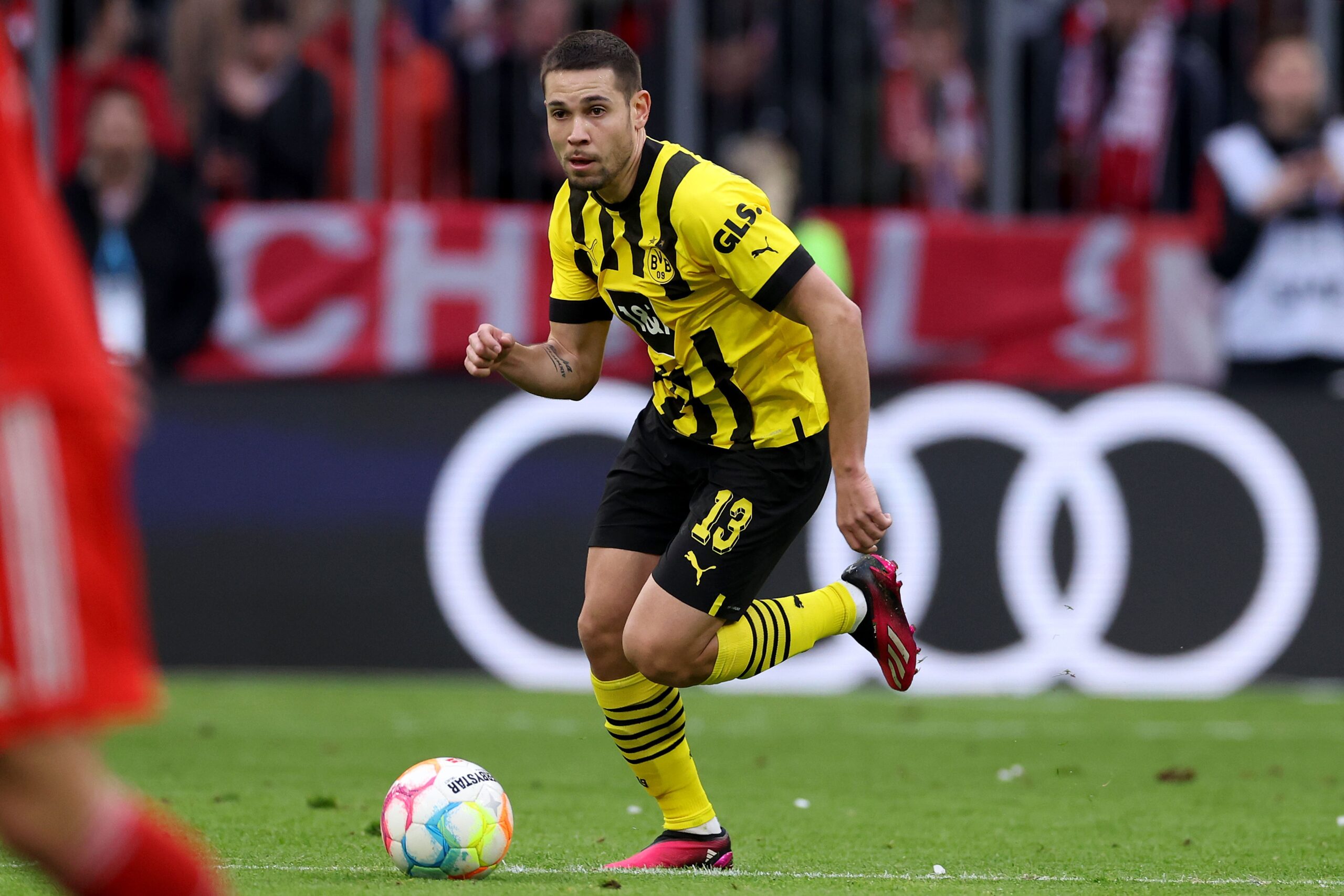 Dortmund quiere la permanencia de Raphaël Guerreiro. Foto: Getty Images.