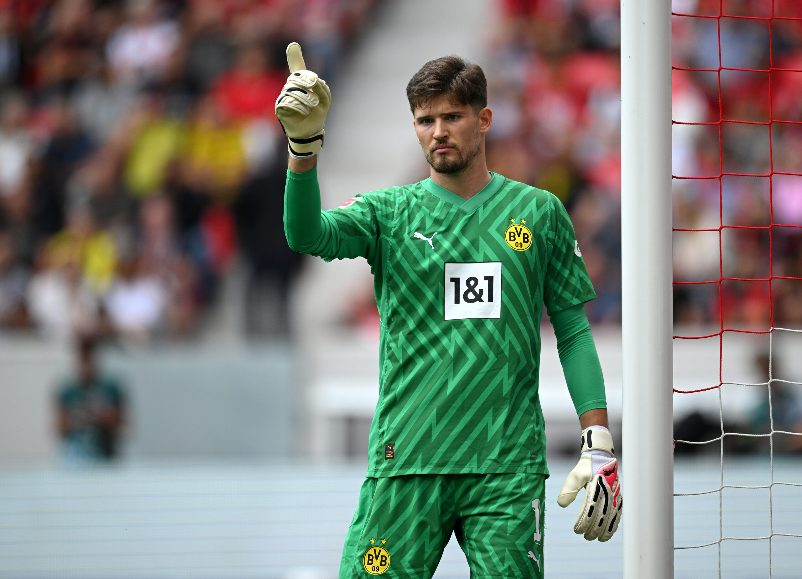 Gregor Kobel negocia su renovación con Borussia Dortmund. Foto: Getty Images