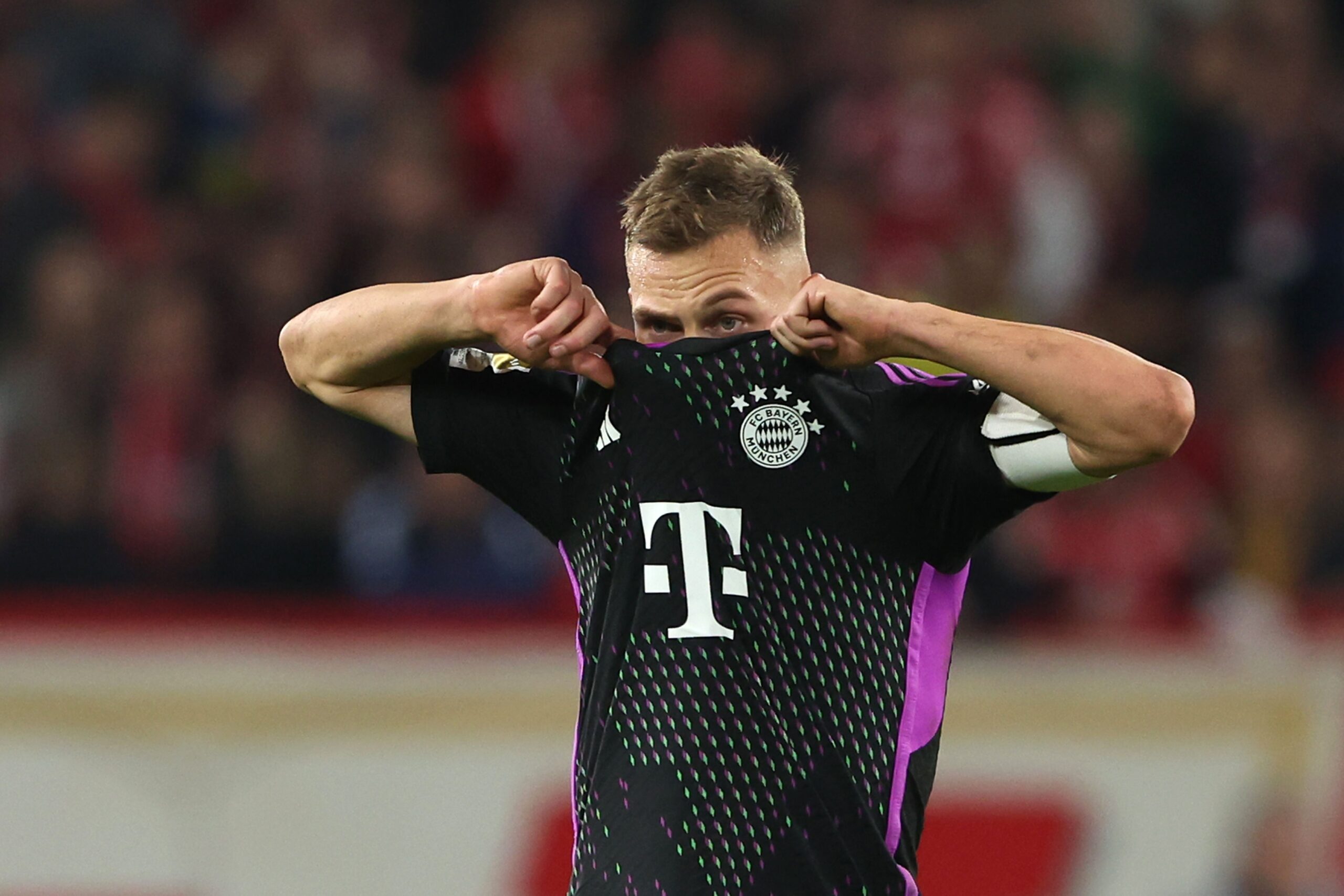 Joshua Kimmich no podrá estar ante Borussia Dortmund. Foto: Getty Images.