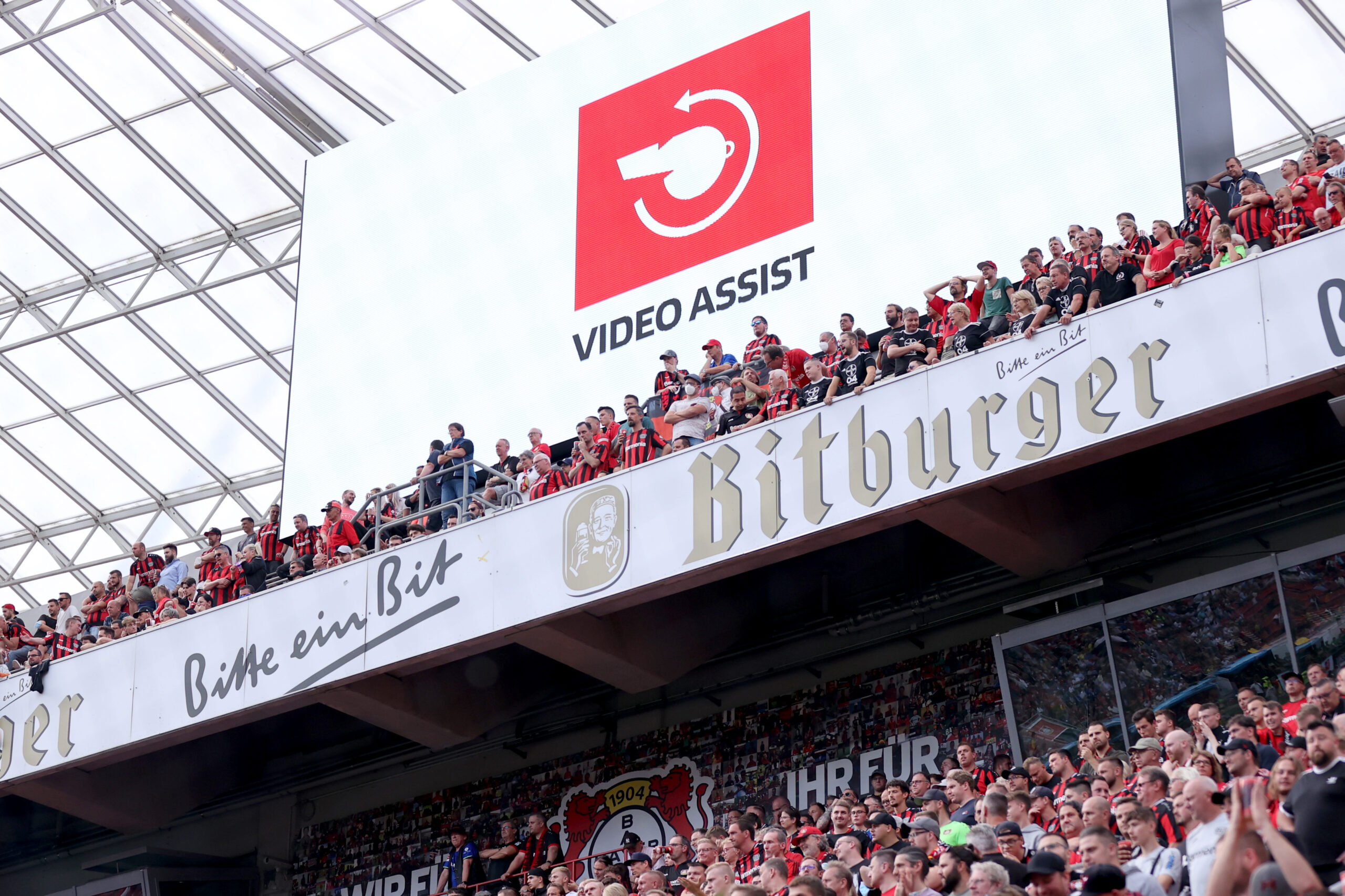 La Bundesliga tomará medidas para hacer más transparente el uso del VAR. Foto: Getty Images