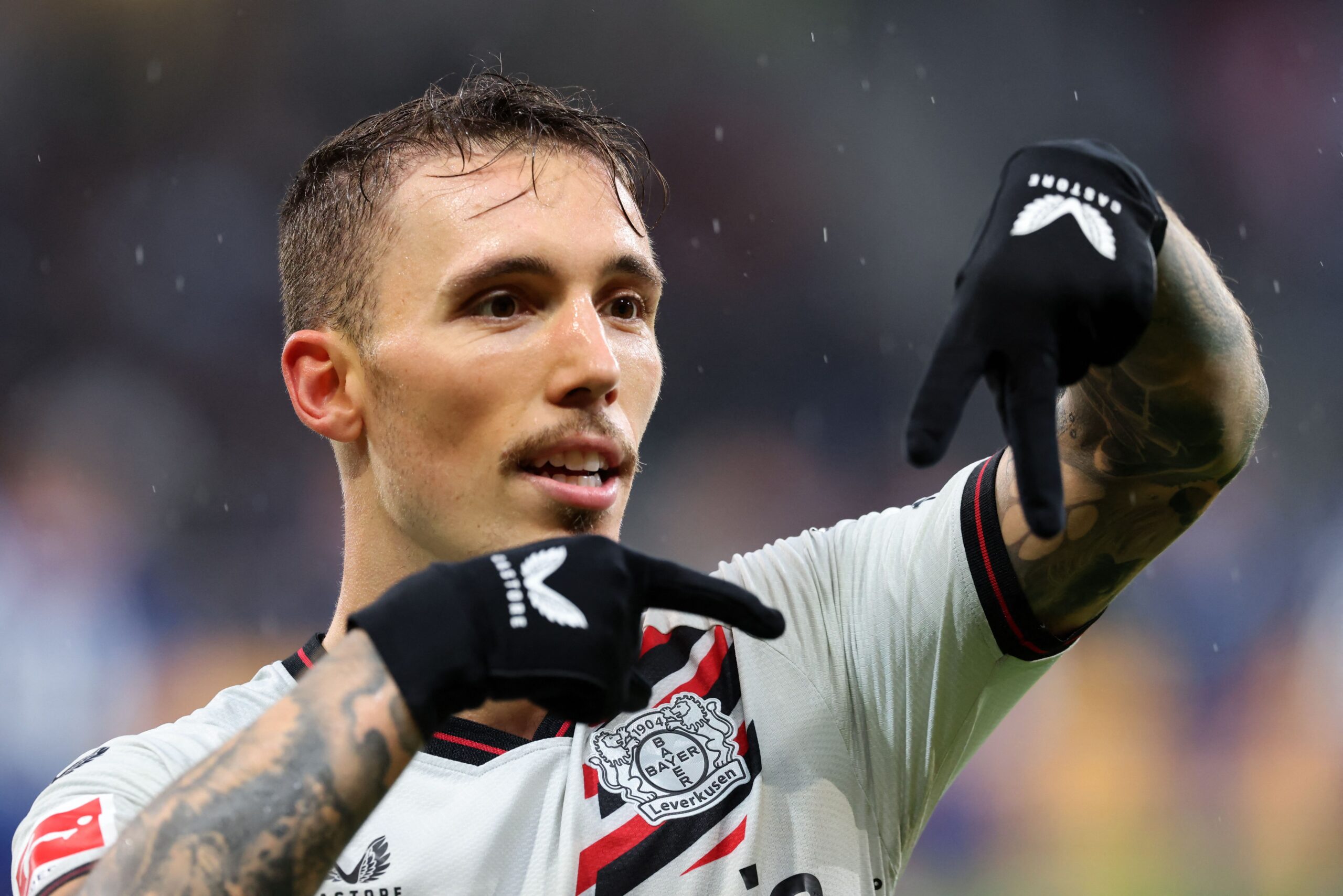 ¿Grimaldo se ilusiona con llegar a Bayer Leverkusen? Foto: Getty Images.
