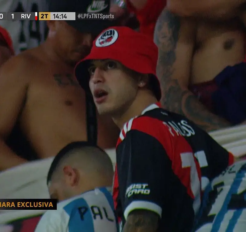 Exequiel Palacios en las tribunas argentinas. Foto: Getty Images.