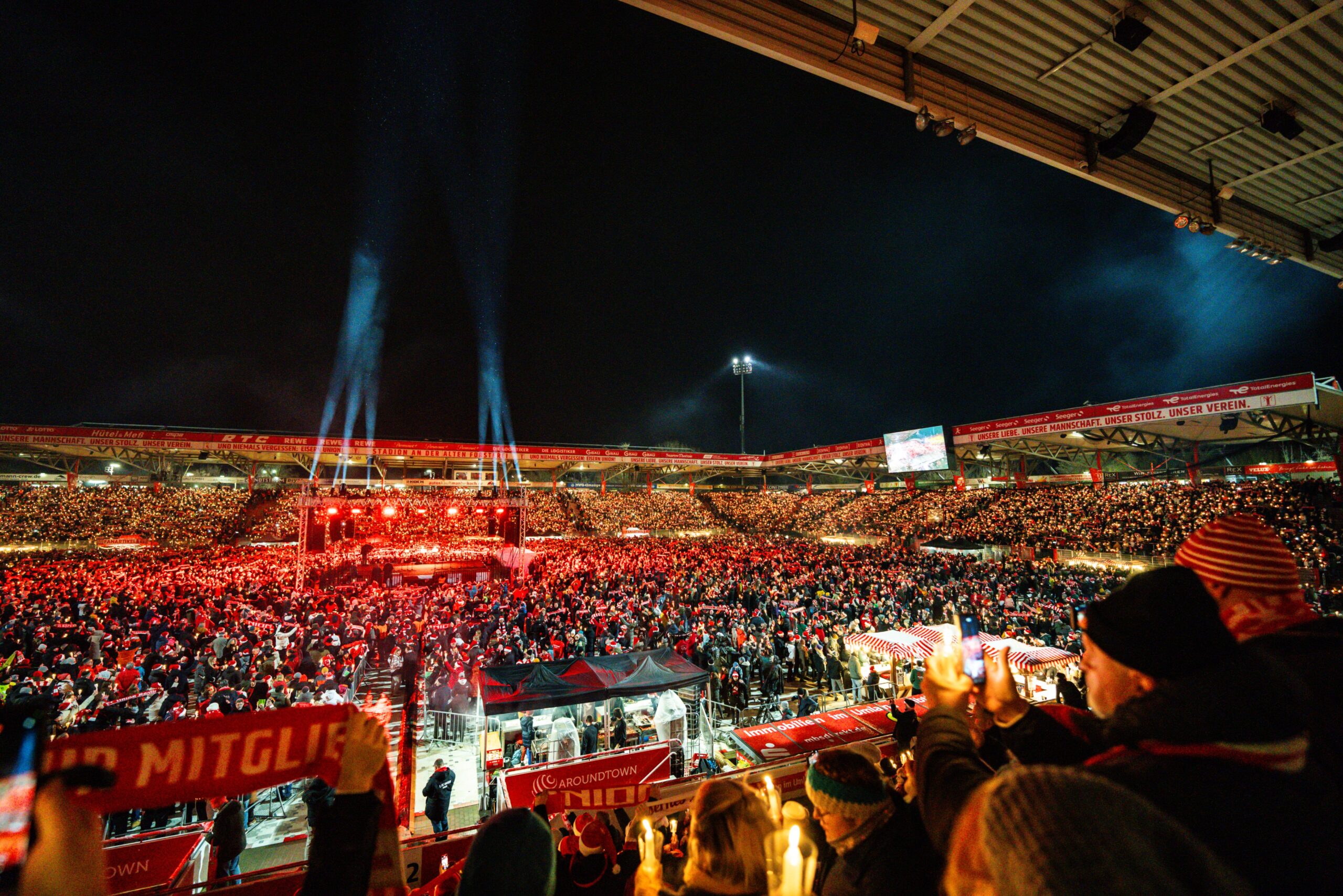 Así celebran la Navidad los hinchas de Union Berlin. Foto: Union Berlin Oficial