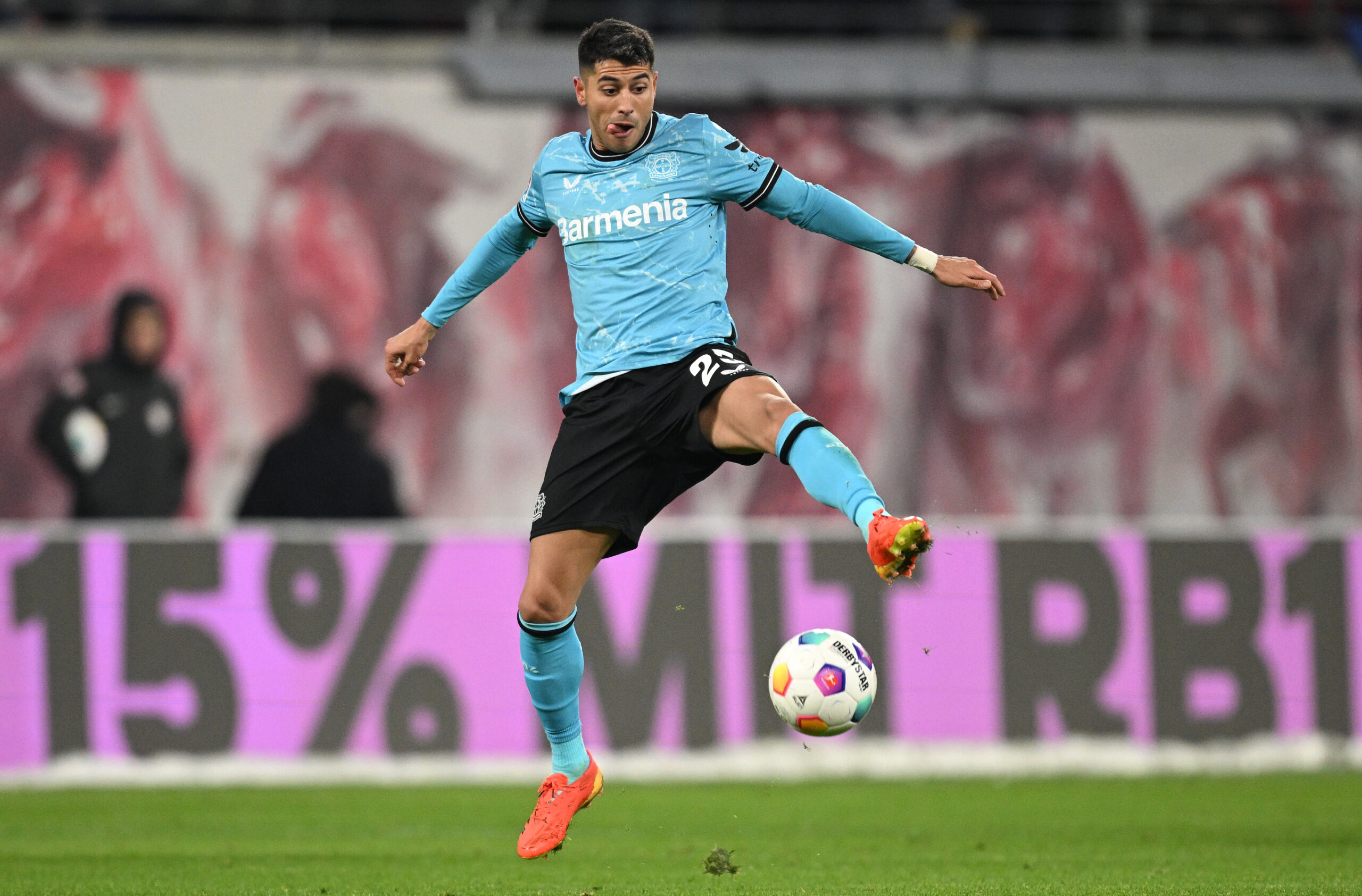 Exequiel Palacios cayó lesionado en el encuentro del Leverkusen ante Leipzig. Foto: Getty Images