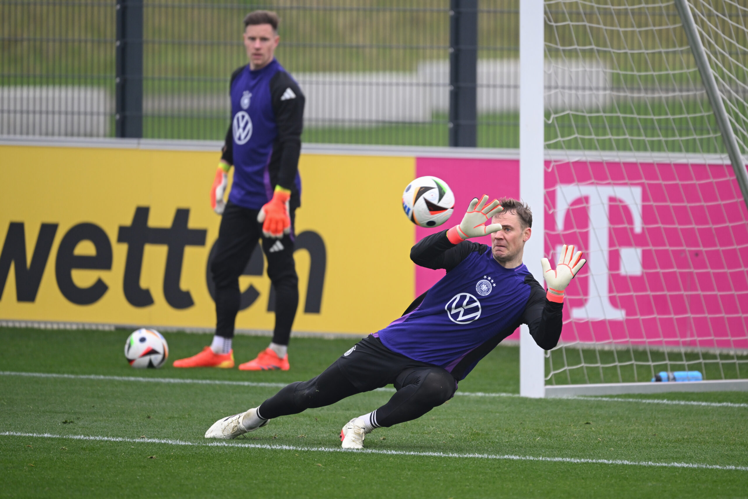 Neuer quiere estar en Der Klassiker. Foto: Getty Images.