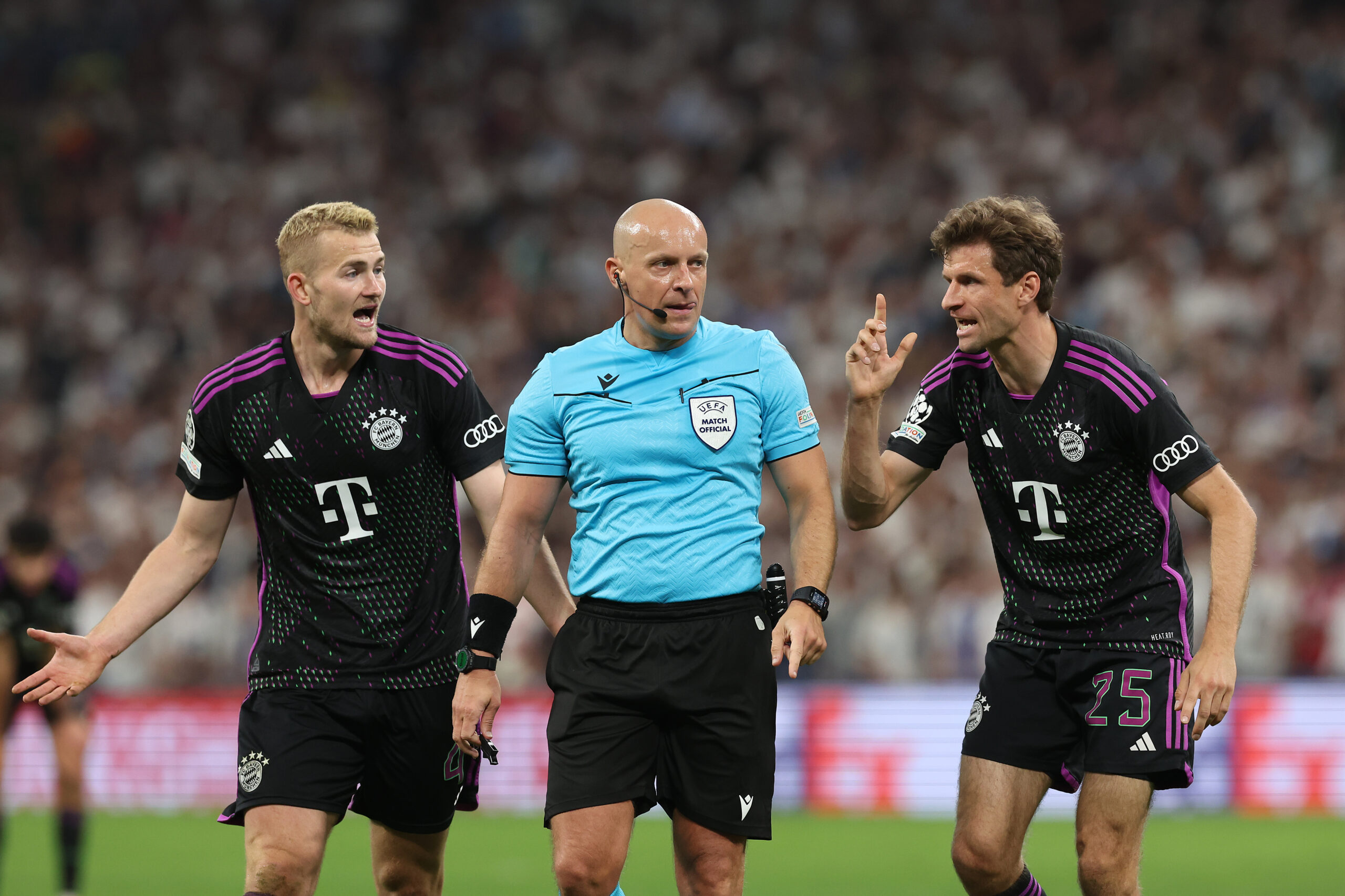 Todo Bayern se sigue quejando de Marciniak. Foto: Getty Images.