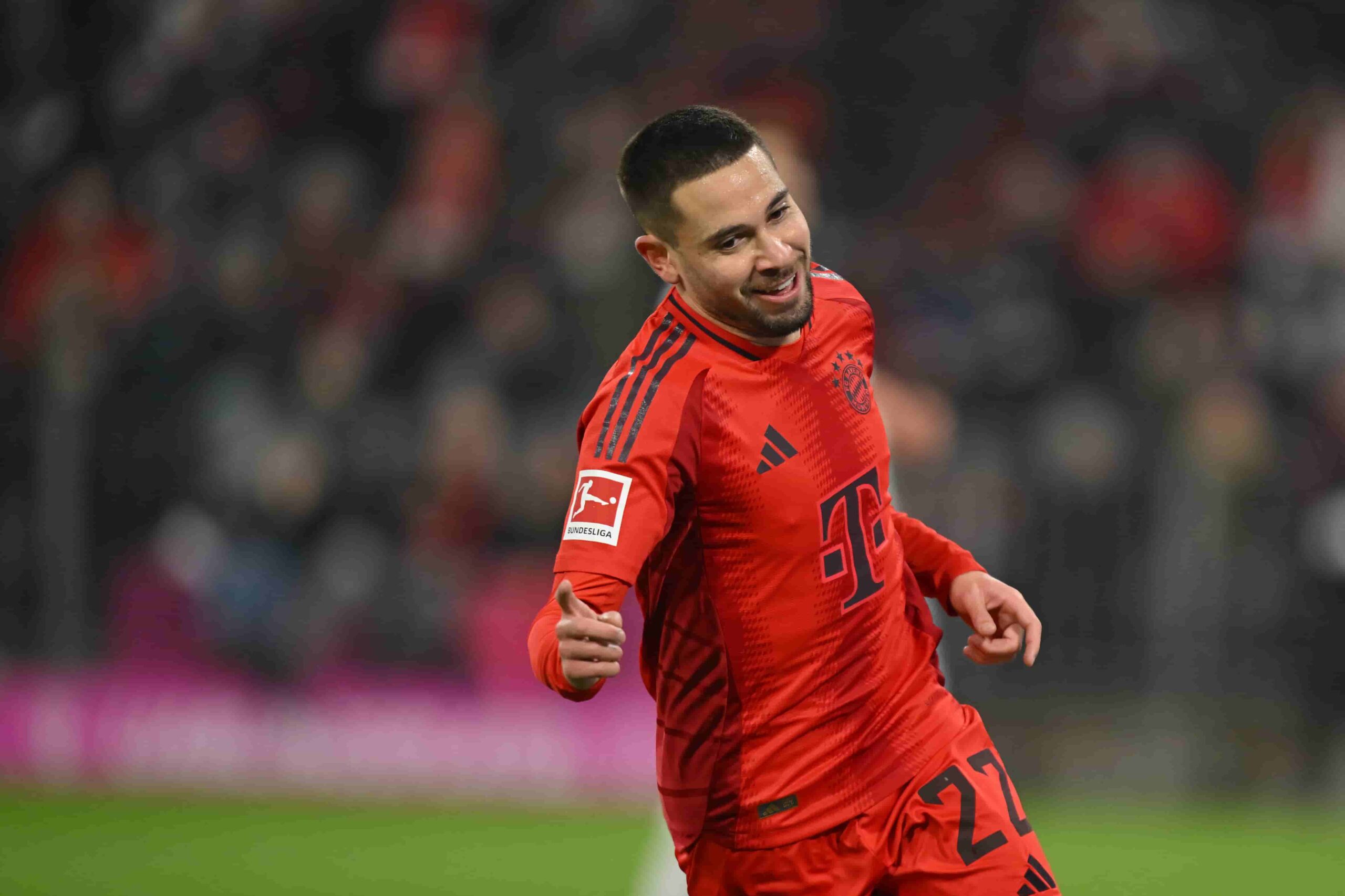 Guerreiro calienta la previa de Champions. Foto: Getty Images.