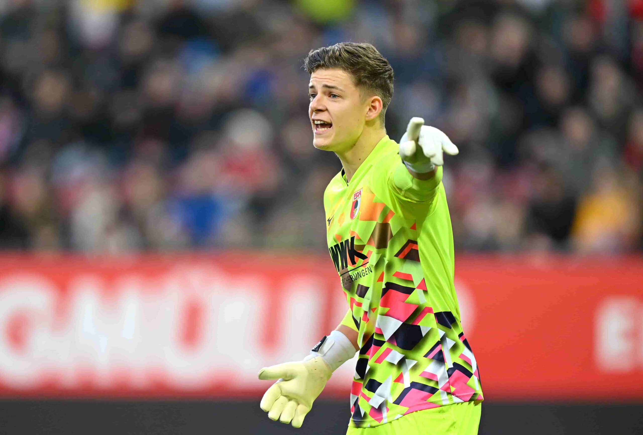 Dahmen entre la selección alemana e inglesa. Foto: Getty Images.