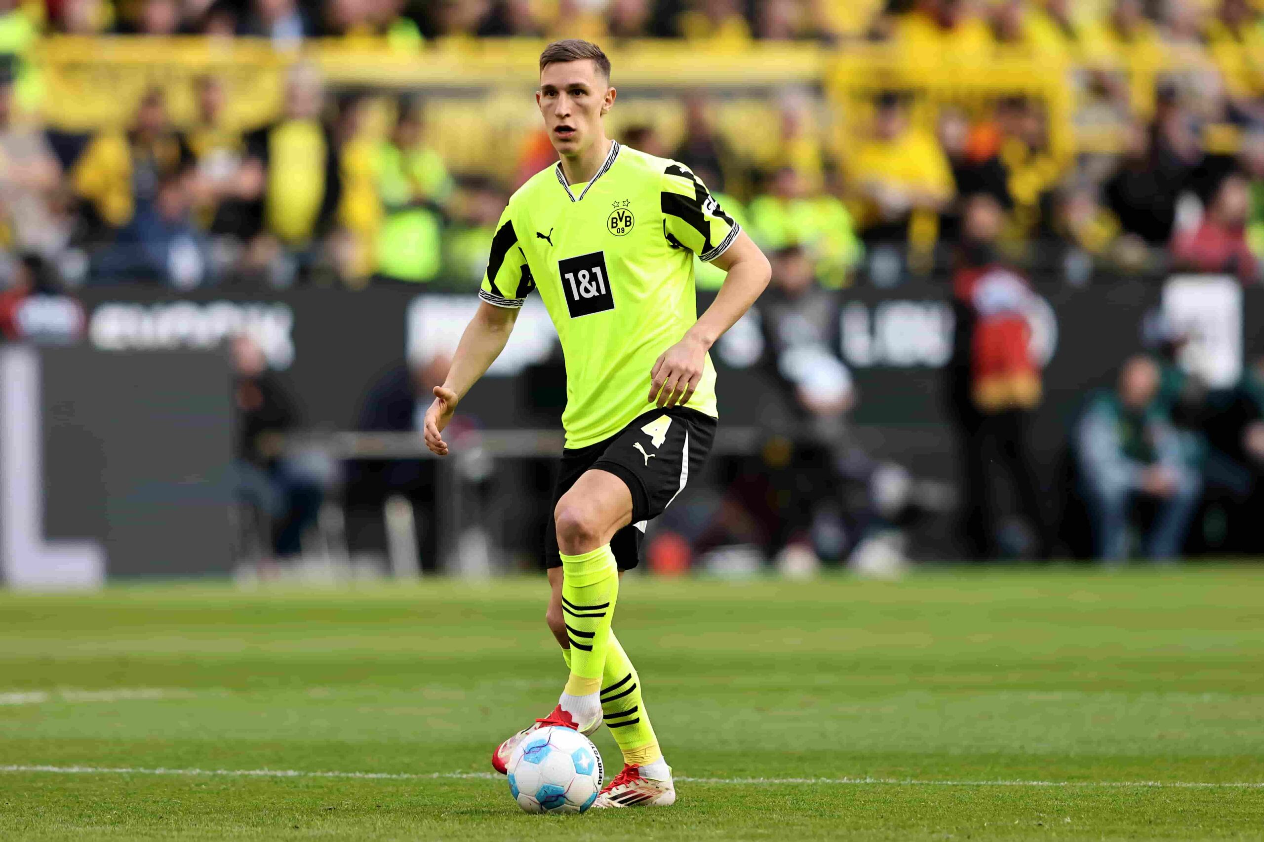Newcastle tentó a Schlotterbeck. Foto: Getty Images.