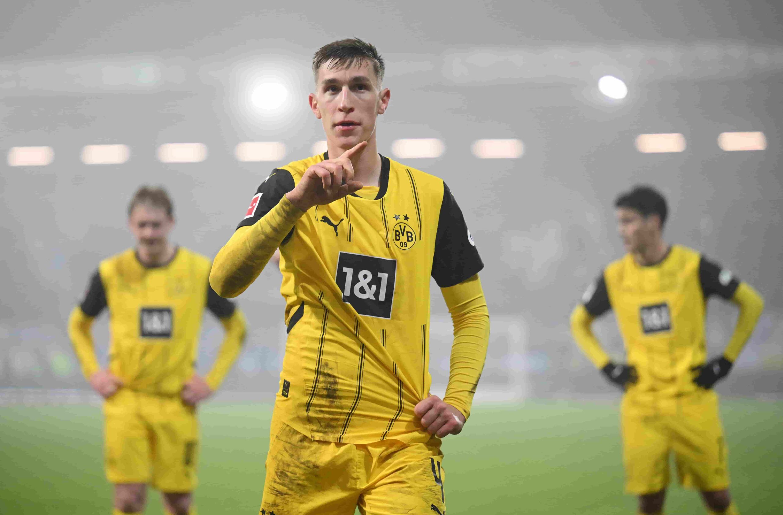 Schlotterbeck se quedaría en Dortmund. Foto: Getty Images.