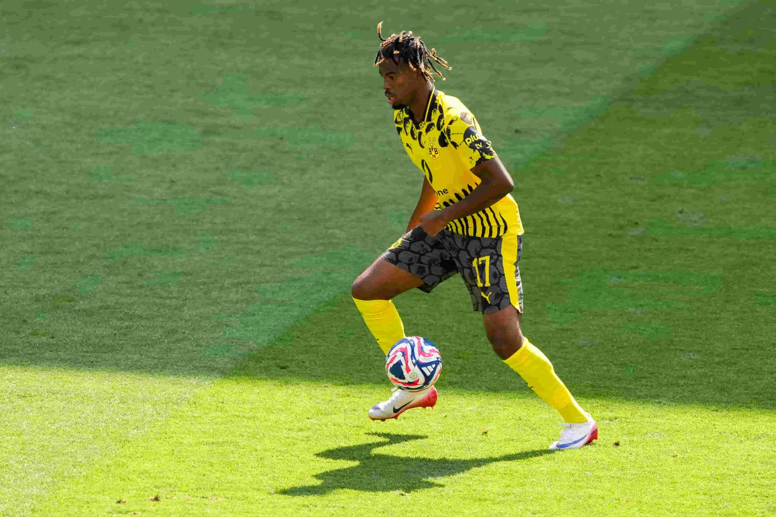 Chukwuemeka se podría quedar en Dortmund. Foto: Getty Images.