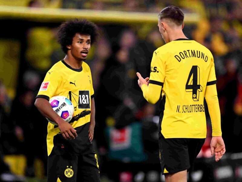 Adeyemi y Schlotterbeck. Foto: Getty Images.